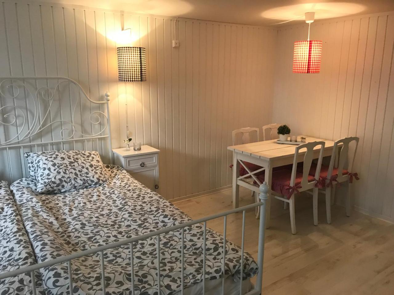 Room With Pentry, Separate Entrance, No Cardpayment Granna Exterior photo