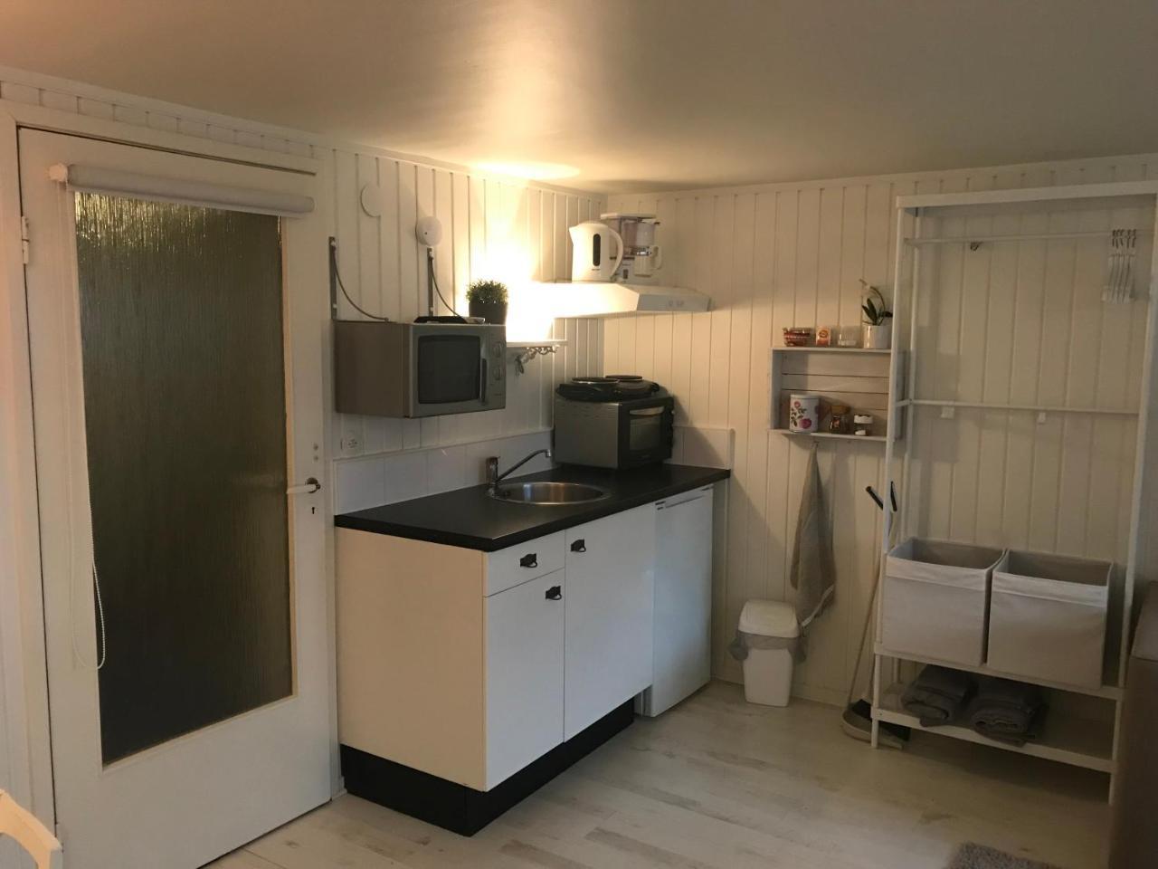 Room With Pentry, Separate Entrance, No Cardpayment Granna Exterior photo