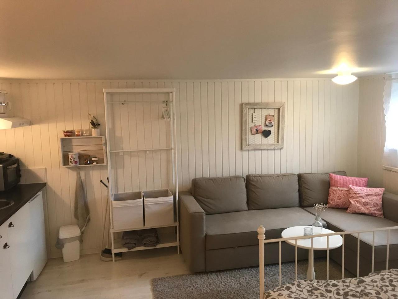 Room With Pentry, Separate Entrance, No Cardpayment Granna Exterior photo